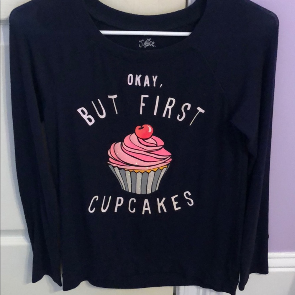 Graphic sweater with glitter